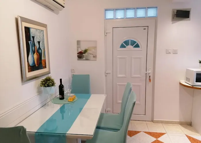 Kiara Sabunike 836 Apartament