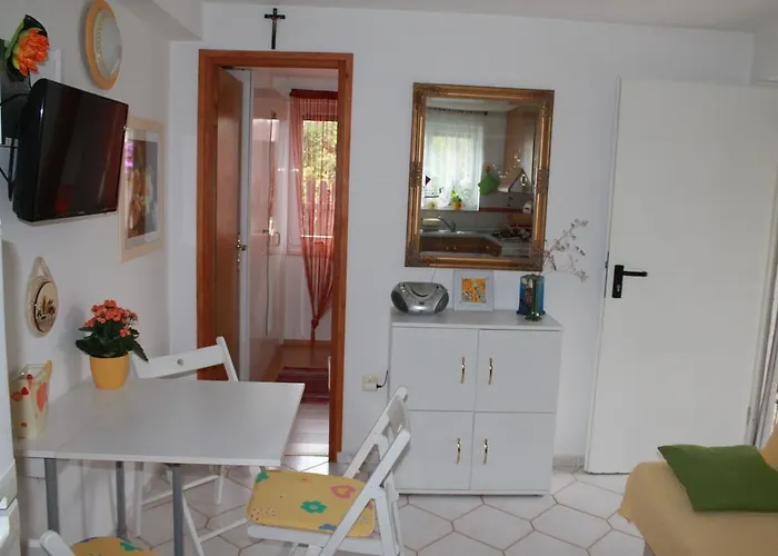 Kiara Sabunike 836