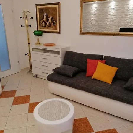 Kiara Sabunike 836 Apartment *
