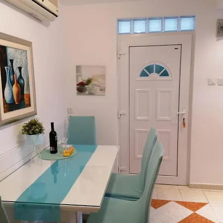 Kiara Sabunike 836 Апартаменты