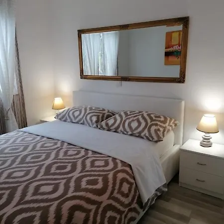 Kiara Sabunike 836
