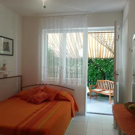 Kiara Sabunike 836