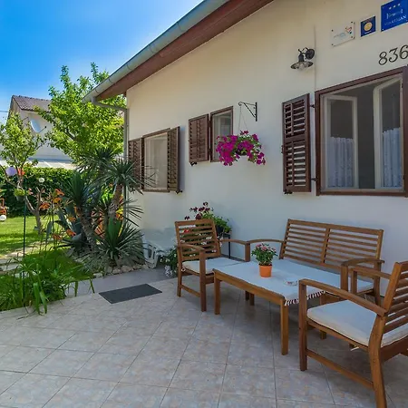 Kiara Sabunike 836 * Privlaka (Zadar)