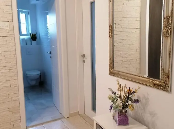 公寓 Kiara Sabunike 836 *